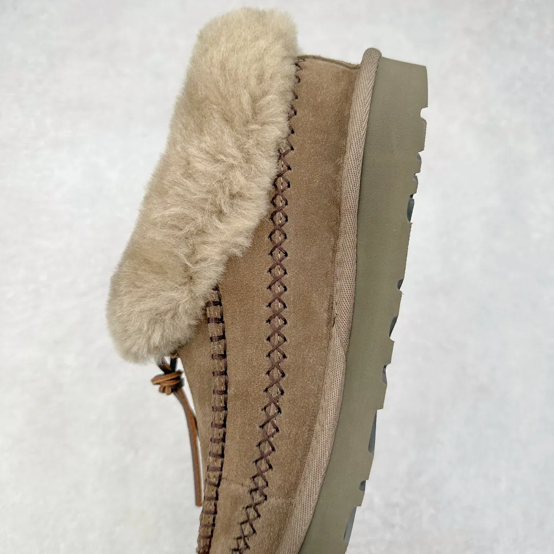 Pick up locally💰560 UGG 8258 Alpine shallow mouth autumn and winter sheep fur integrated snow boots. All shoes are made of ZP same factory. Longfeng A-grade Australian imported sheep fur integrated brand OEM production line. Fully follow the ZP process. Original pattern maker of the OEM. Adhering to the principle of no original shoes and no development selection. Pay attention to every detail. The most authentic version on the market TREADLITE "Light Wing" technology outsole Lightweight/durable/flexible/pile size: 35 36 37 38 39 40 Coding: by2936090